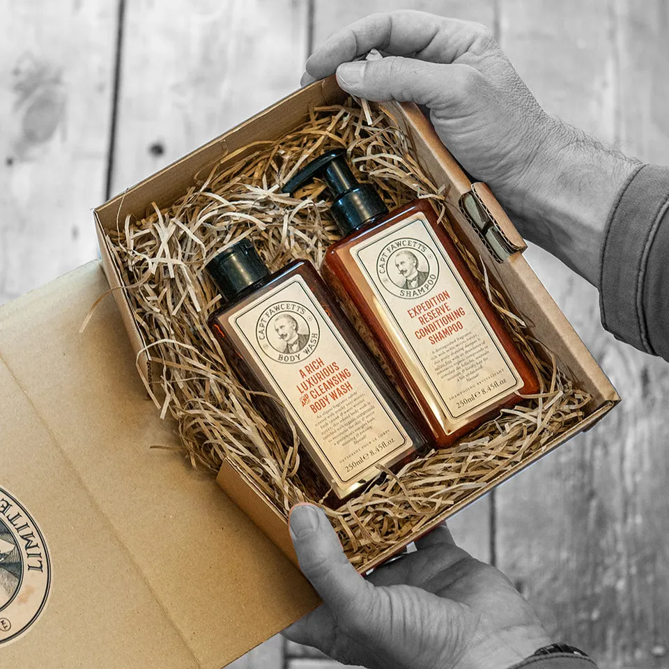 captain-fawcett-expedition-reserve-wash-set-shampoo-body-wash-duo-im-holzig-gr-n image 1