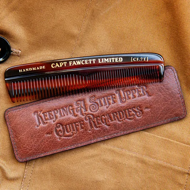 captain-fawcett-hair-comb-with-leather-case-feinzahnkamm-mit-handgefertigter-led image 1