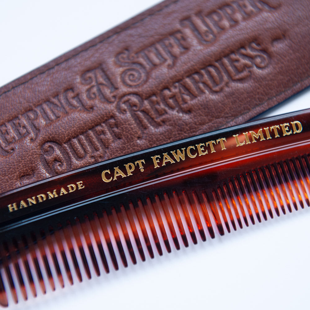 captain-fawcett-hair-comb-with-leather-case-feinzahnkamm-mit-handgefertigter-led image 3
